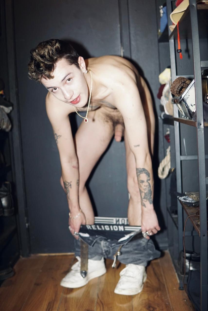 Aaron Robinson: The Tattooed Punk Twink Dropping His Pants in His Bedroom