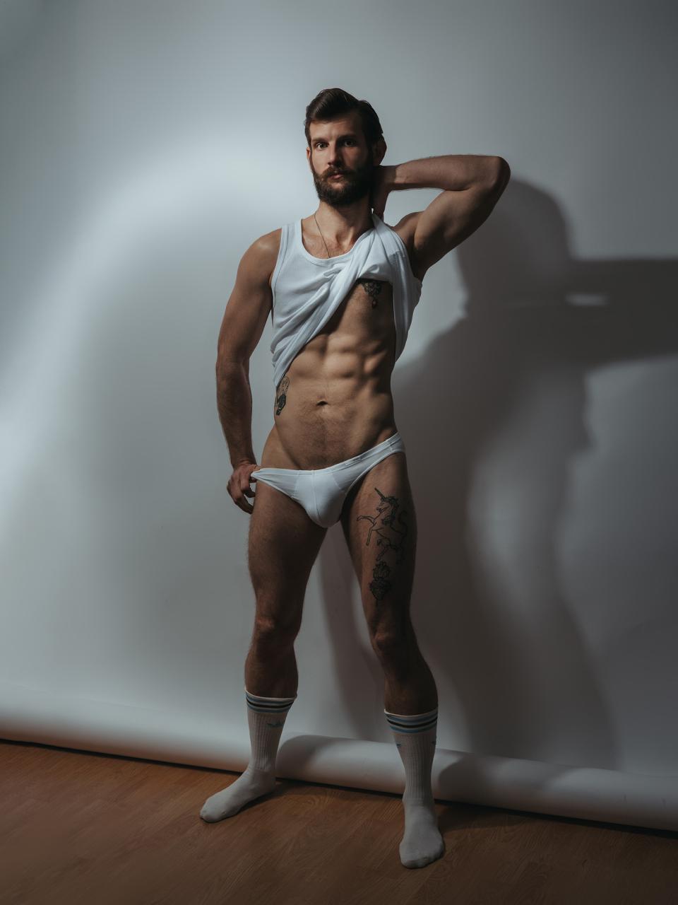 BohemBoy and his huge bulge that doesn’t go unnoticed