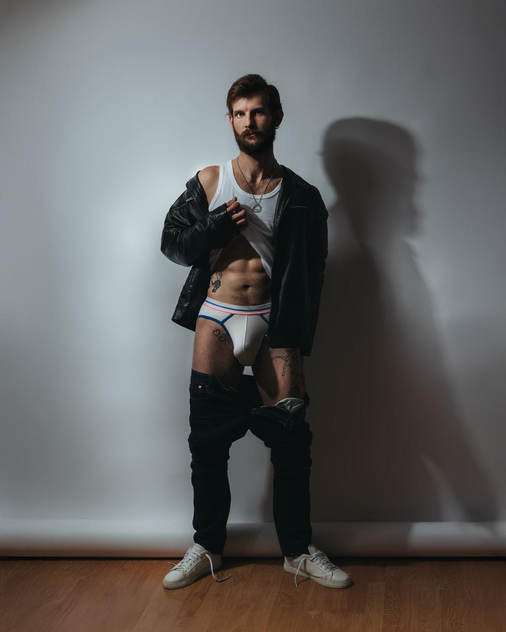 BohemBoy and his huge bulge that doesn’t go unnoticed