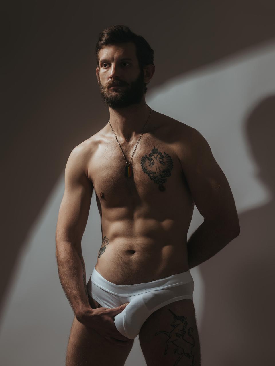 BohemBoy and his huge bulge that doesn’t go unnoticed
