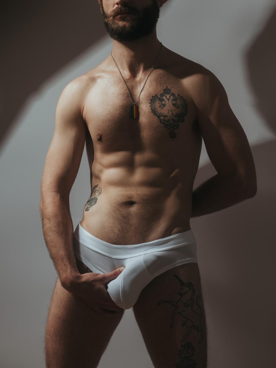 BohemBoy and his huge bulge that doesn’t go unnoticed