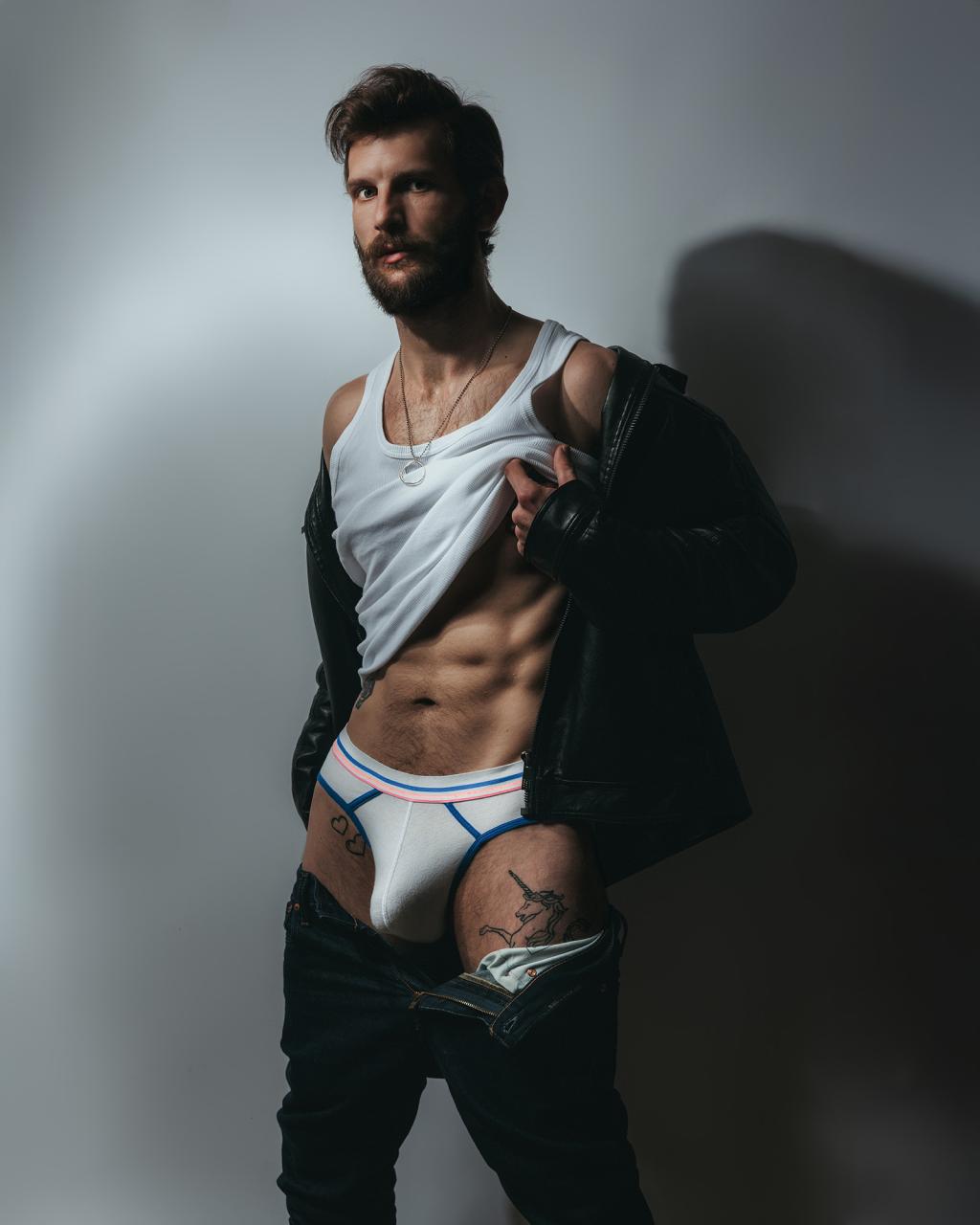 BohemBoy and his huge bulge that doesn’t go unnoticed