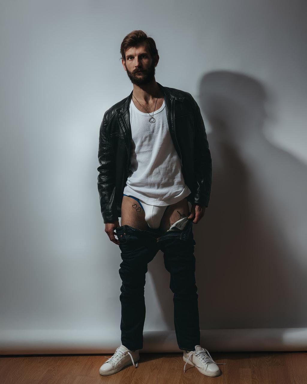 BohemBoy and his huge bulge that doesn’t go unnoticed