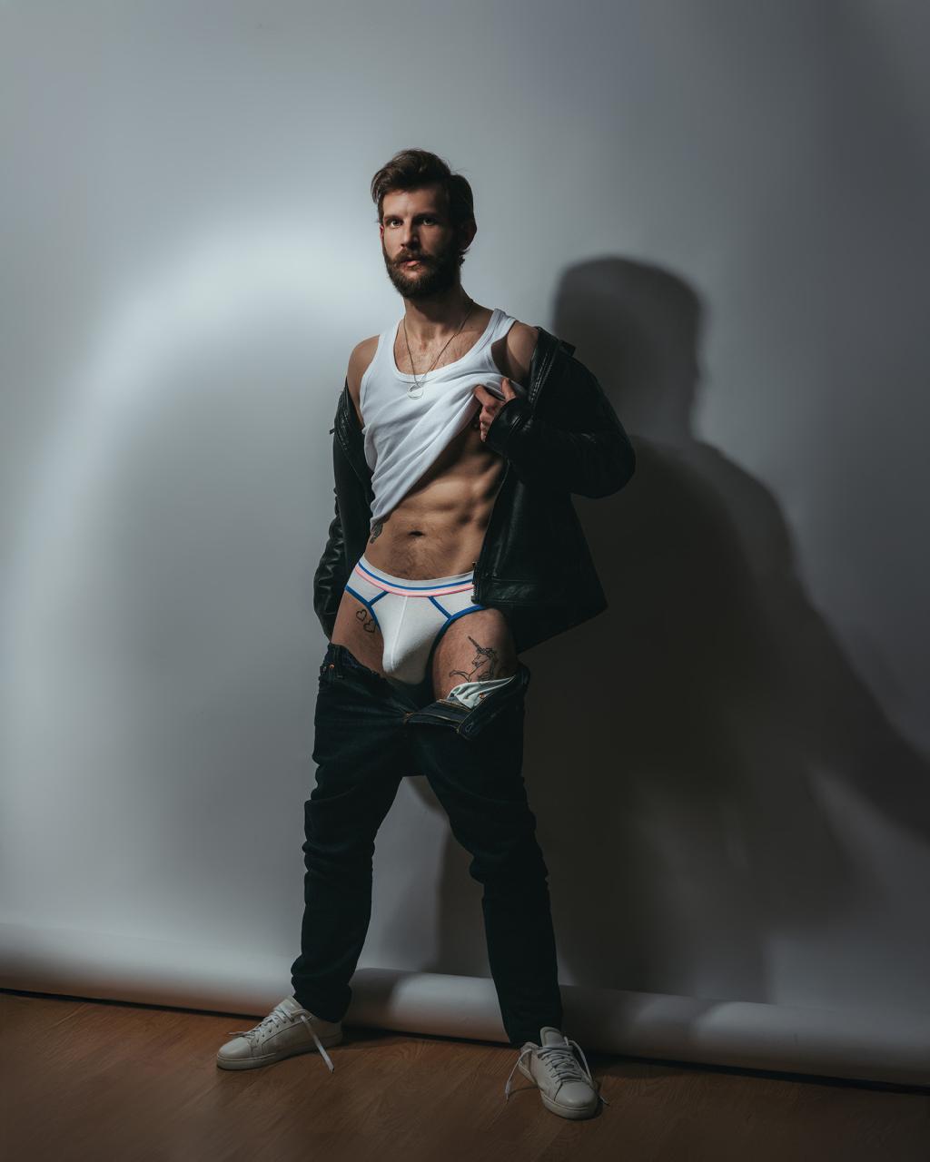 BohemBoy and his huge bulge that doesn’t go unnoticed