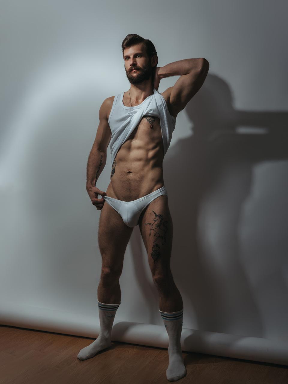 BohemBoy and his huge bulge that doesn’t go unnoticed