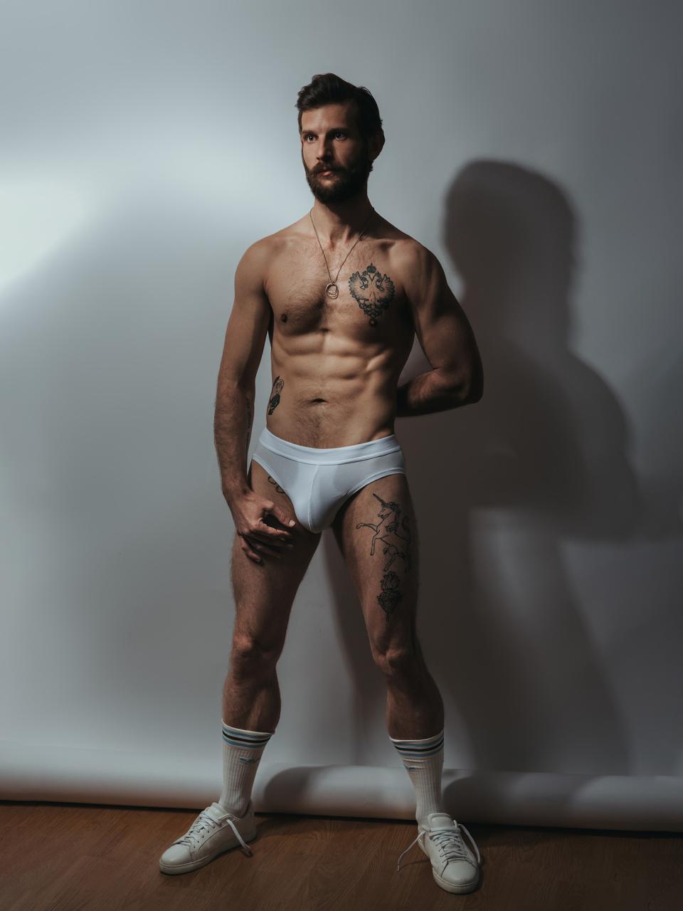 BohemBoy and his huge bulge that doesn’t go unnoticed