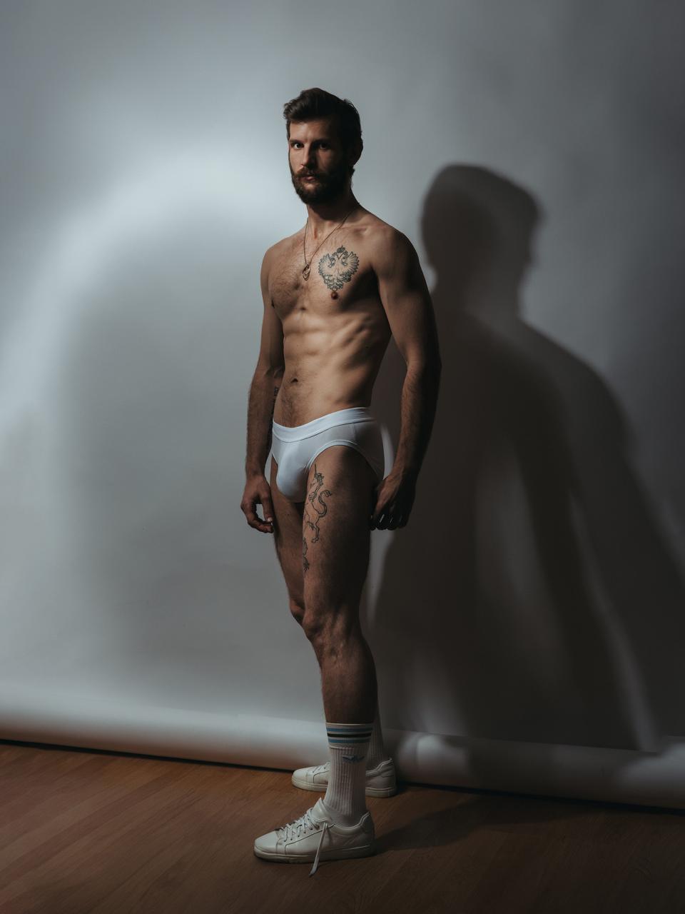 BohemBoy and his huge bulge that doesn’t go unnoticed