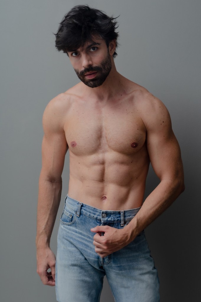 Brazilian DJ Guilherme Acrizio reveals himself to Beto Urbano