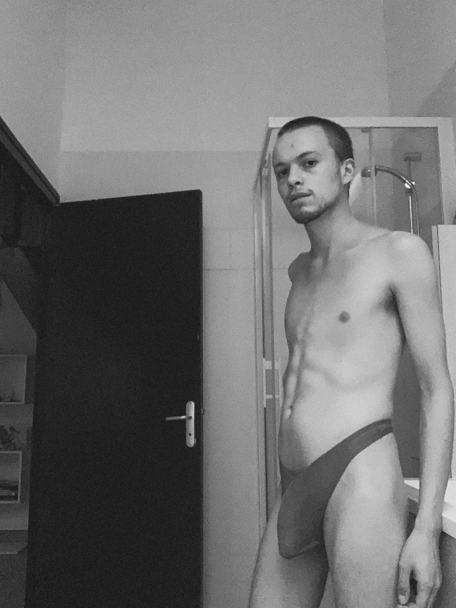 Canek Music: Shaved-head guy takes nude self-portraits at home