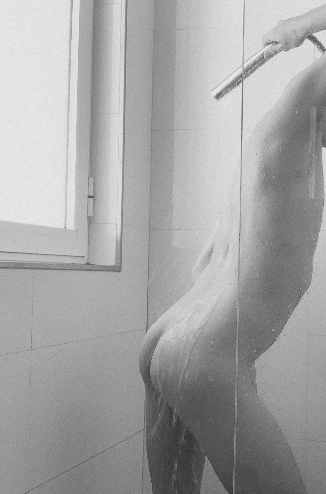Canek Music: Shaved-head guy takes nude self-portraits at home