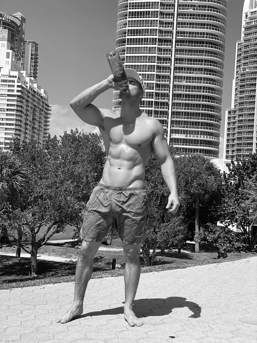 Duncan Saint: The American Sensation Tempting Both Men and Women