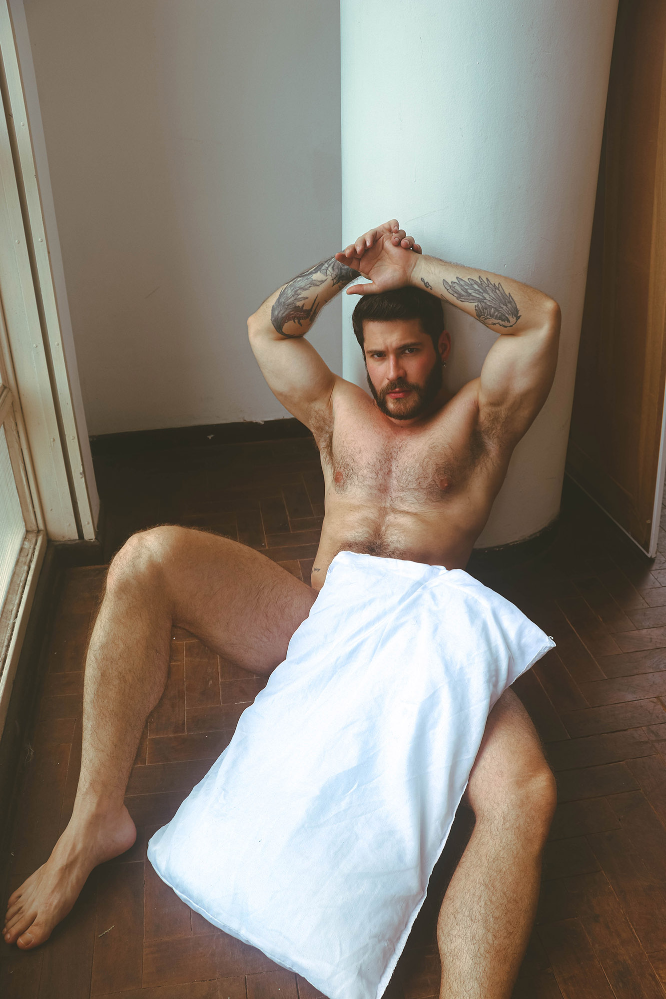 Eduardo Dean Knapp kicks back the covers and shows everything