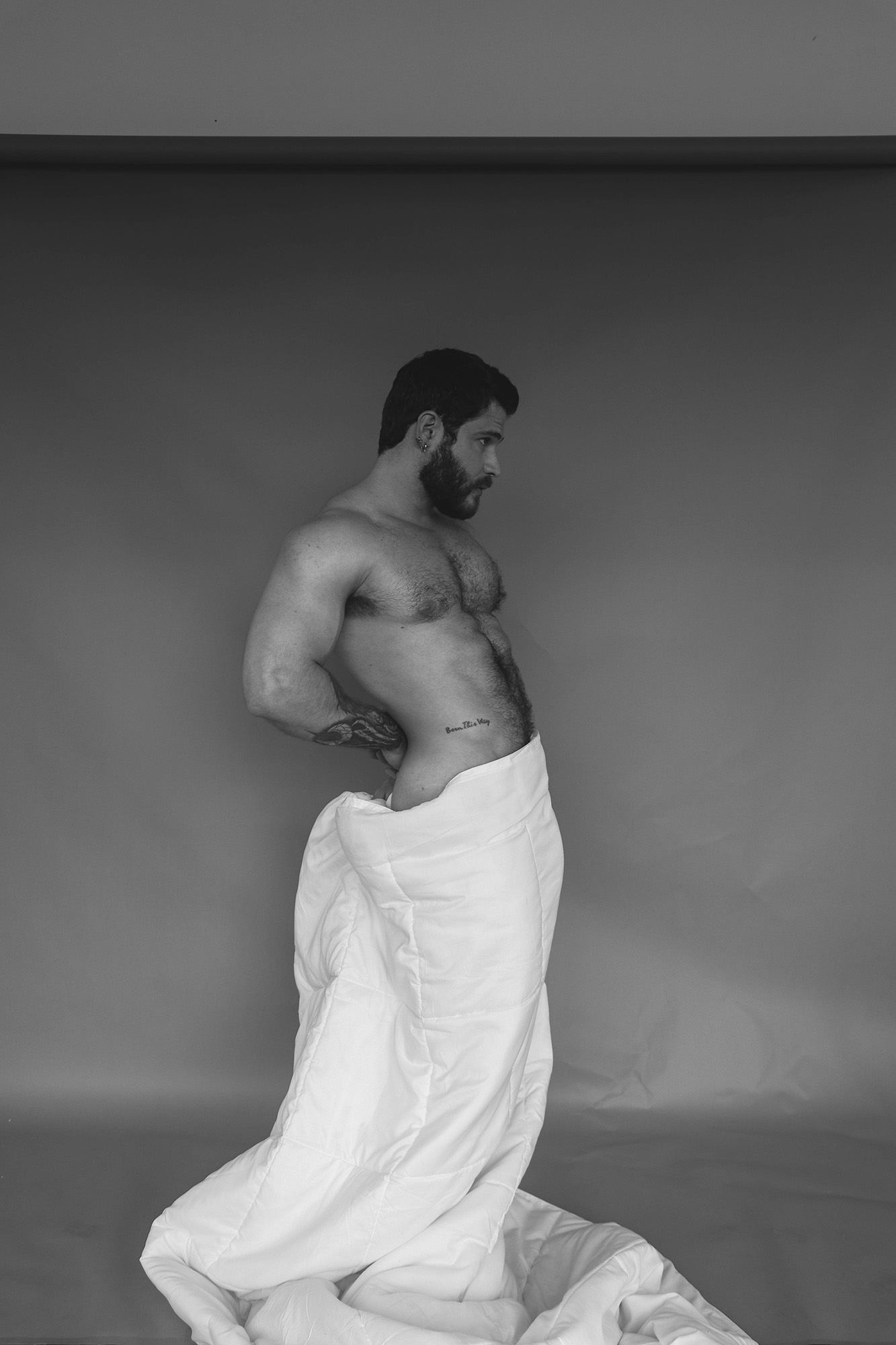 Eduardo Dean Knapp kicks back the covers and shows everything