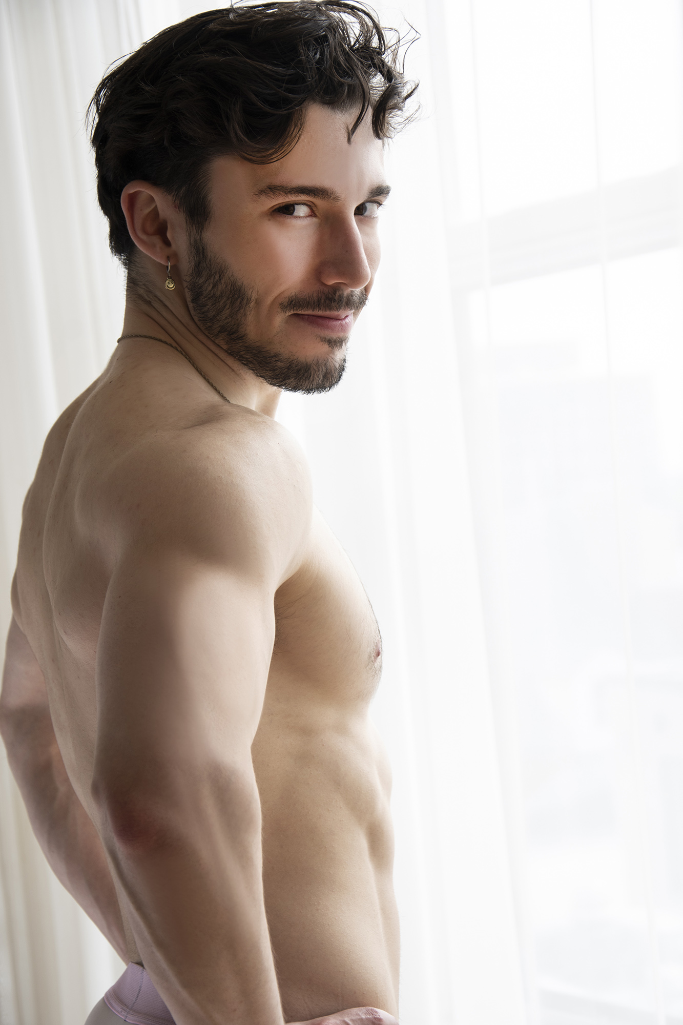 Eric, a handsome Canadian stud with an impressive body