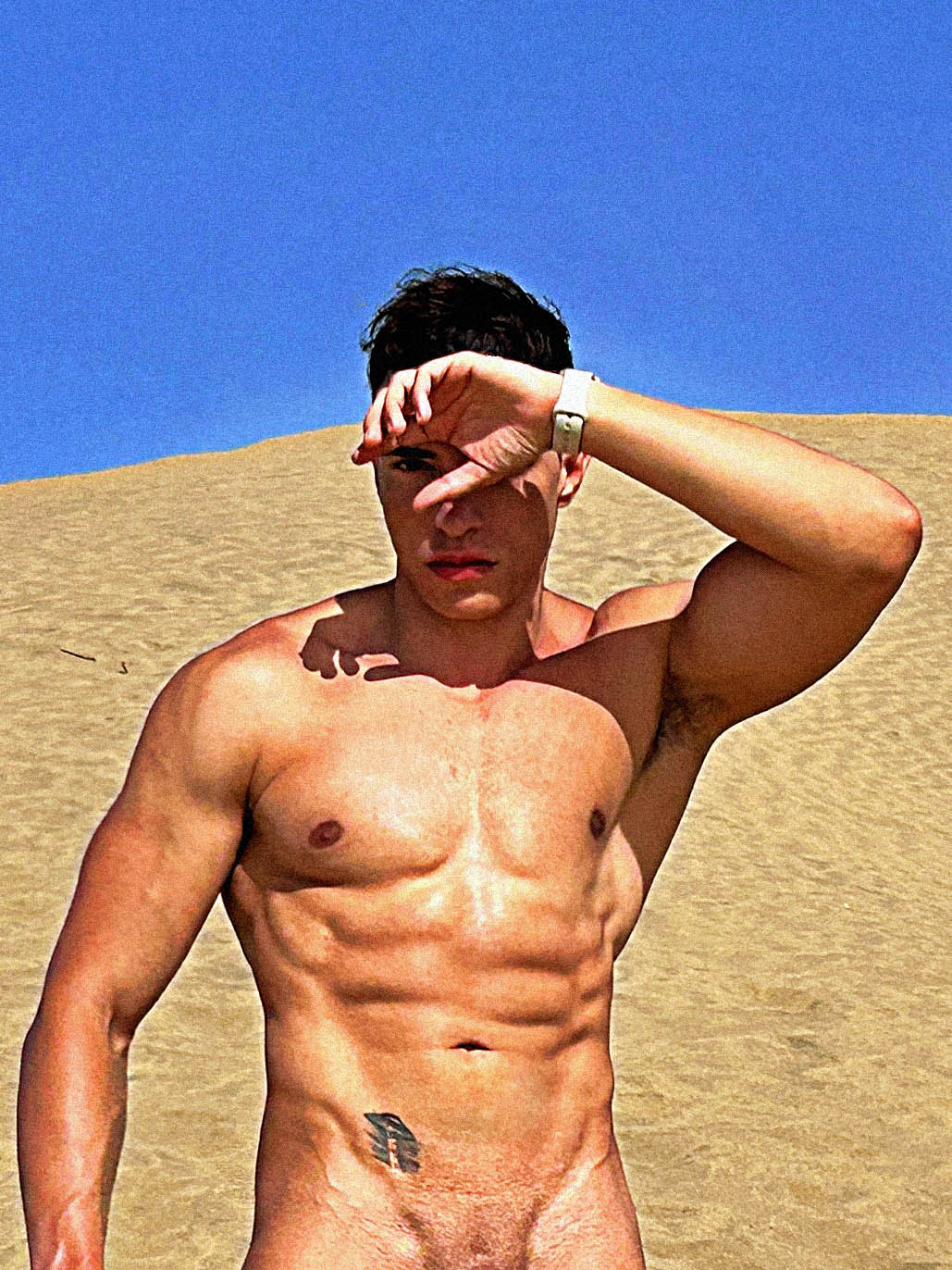 Franek Walker: The ex-Disney star naked in the Maspalomas dunes