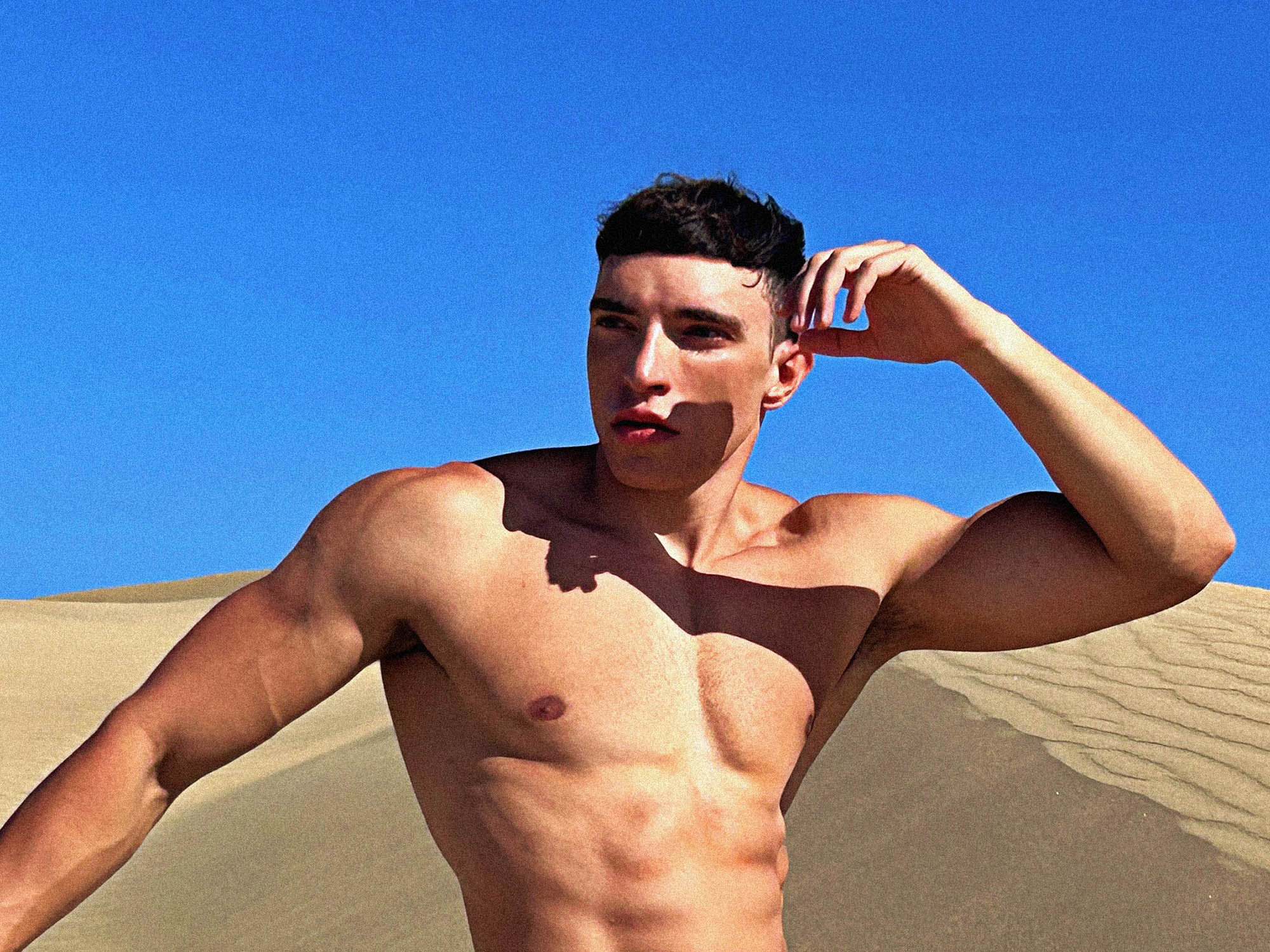 Franek Walker: The ex-Disney star naked in the Maspalomas dunes