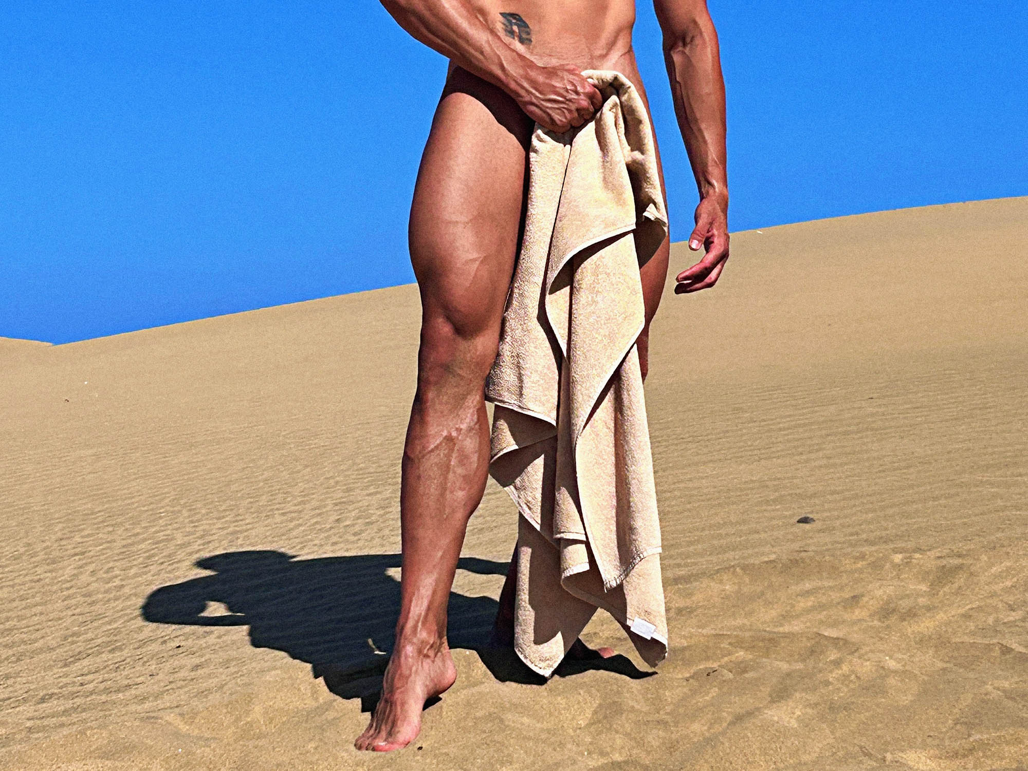 Franek Walker: The ex-Disney star naked in the Maspalomas dunes