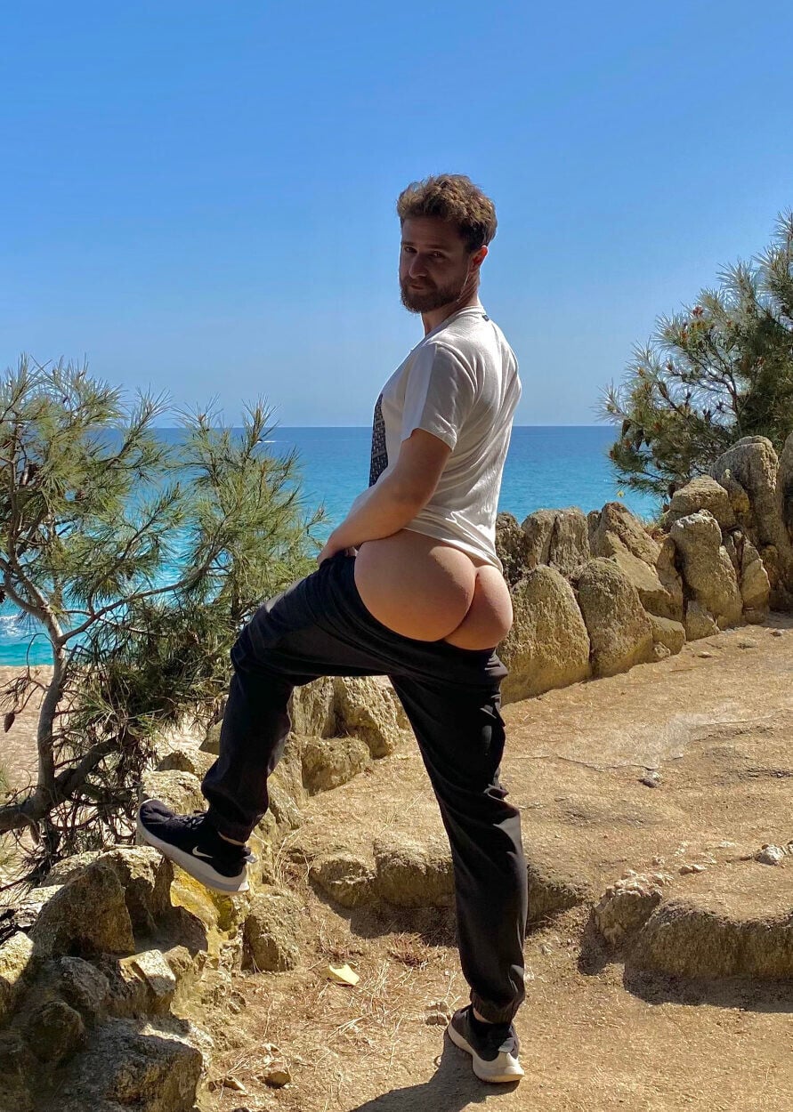 George East, the Englishman who walks around naked