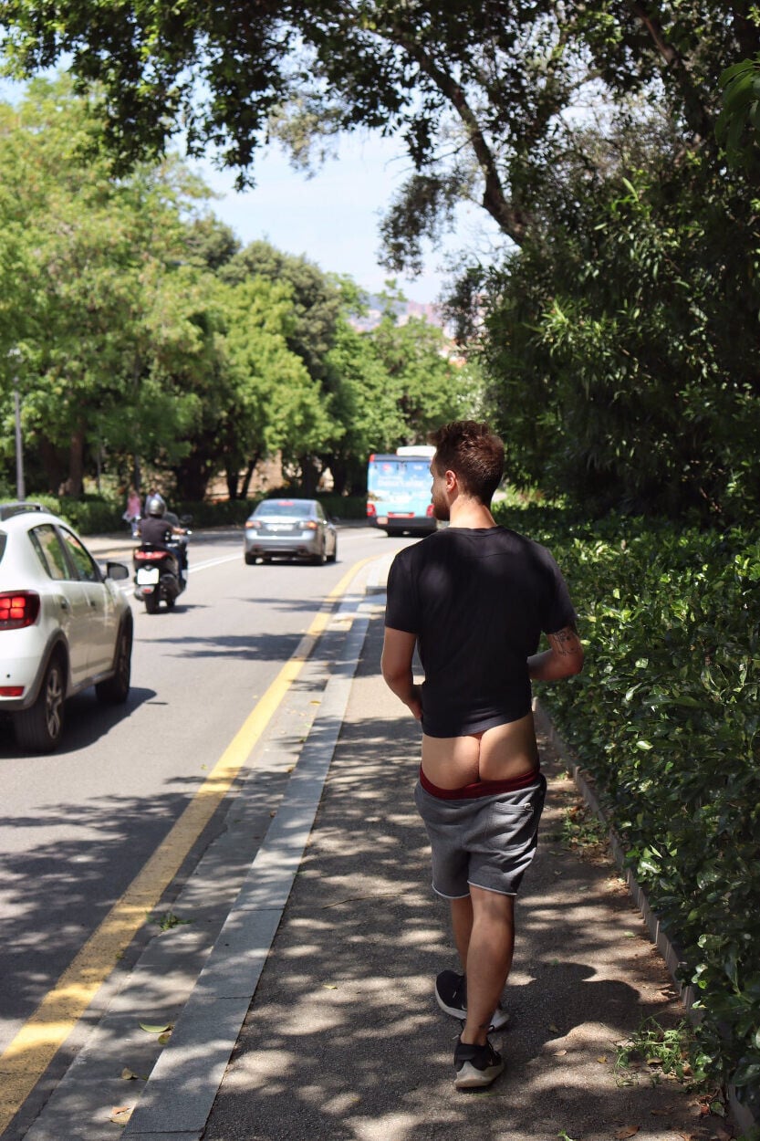 George East, the Englishman who walks around naked