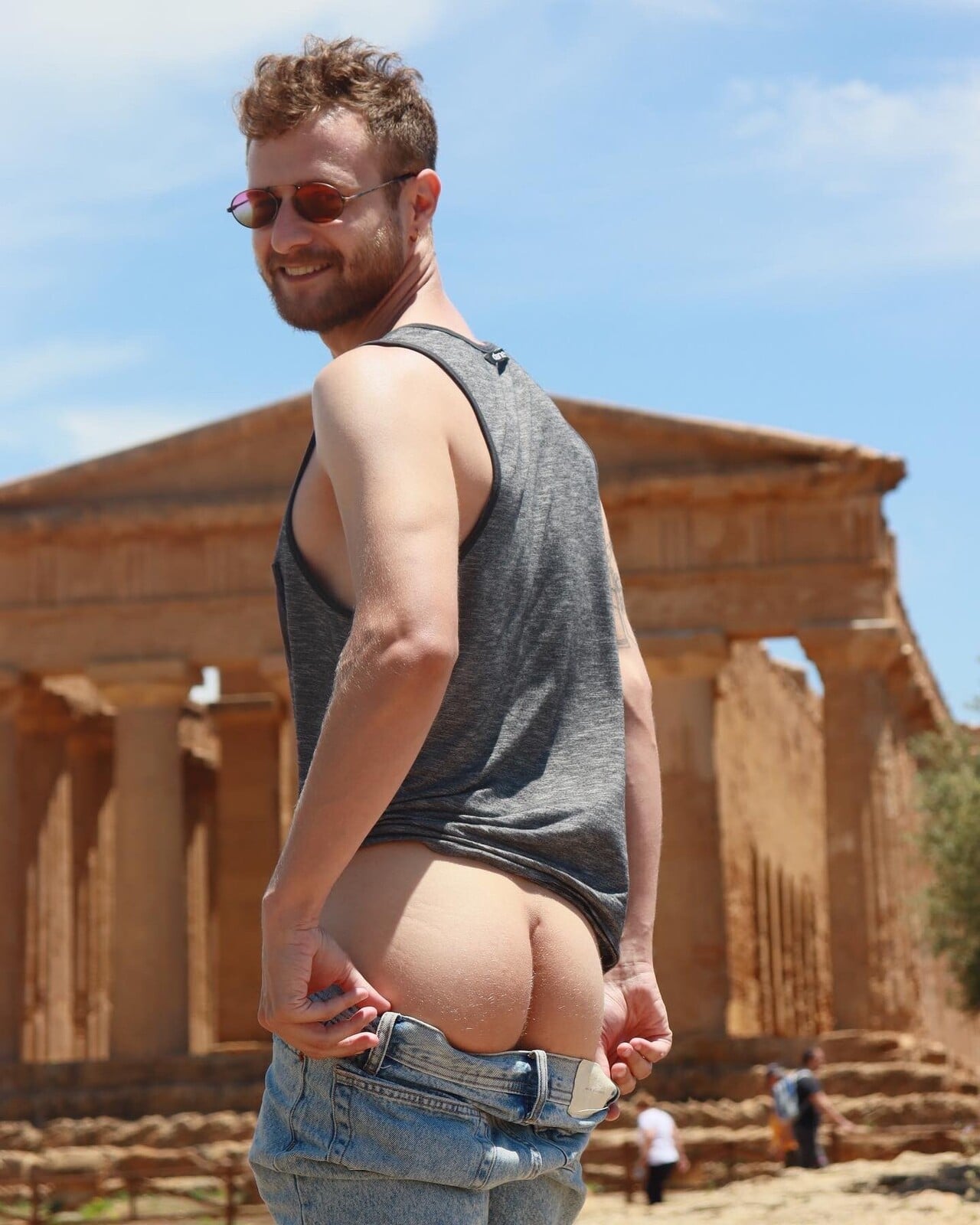 George East, the Englishman who walks around naked