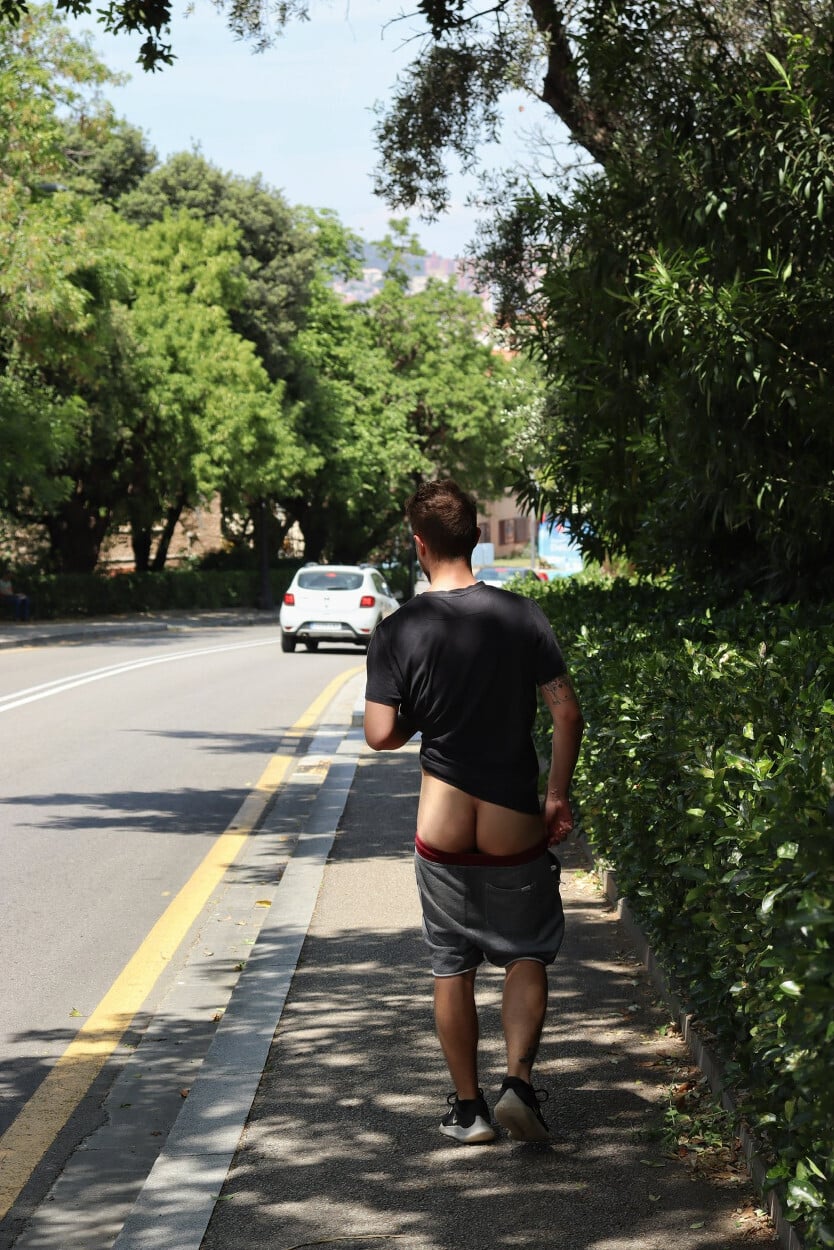 George East, the Englishman who walks around naked