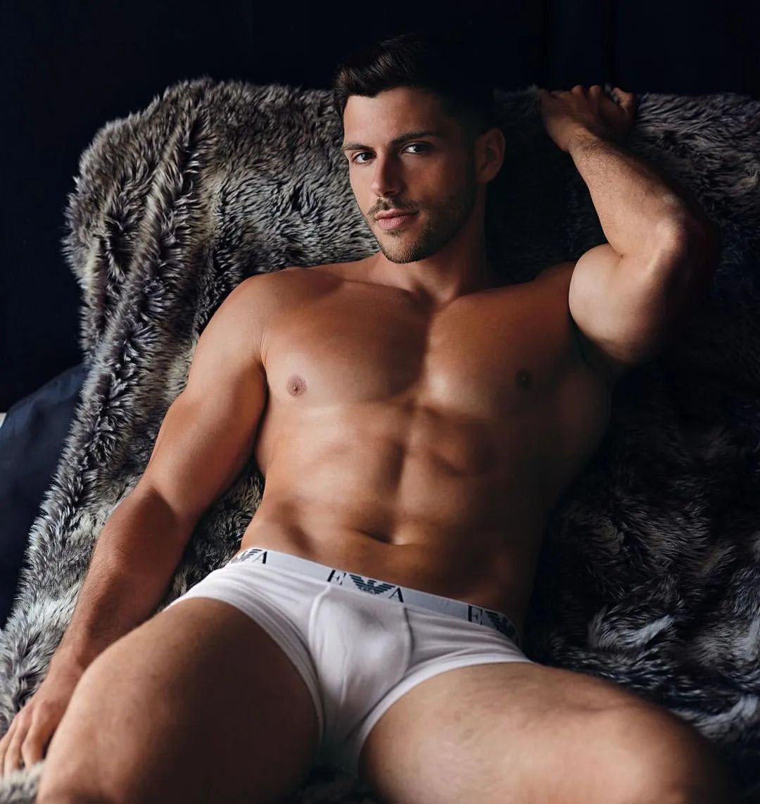 Guille Choa: The Hot Spanish Muscle Stud, Well-Hung and Confident