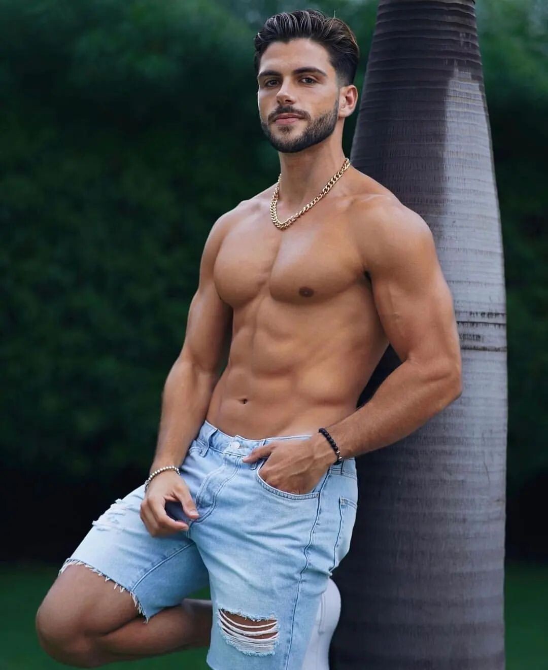 Guille Choa: The Hot Spanish Muscle Stud, Well-Hung and Confident