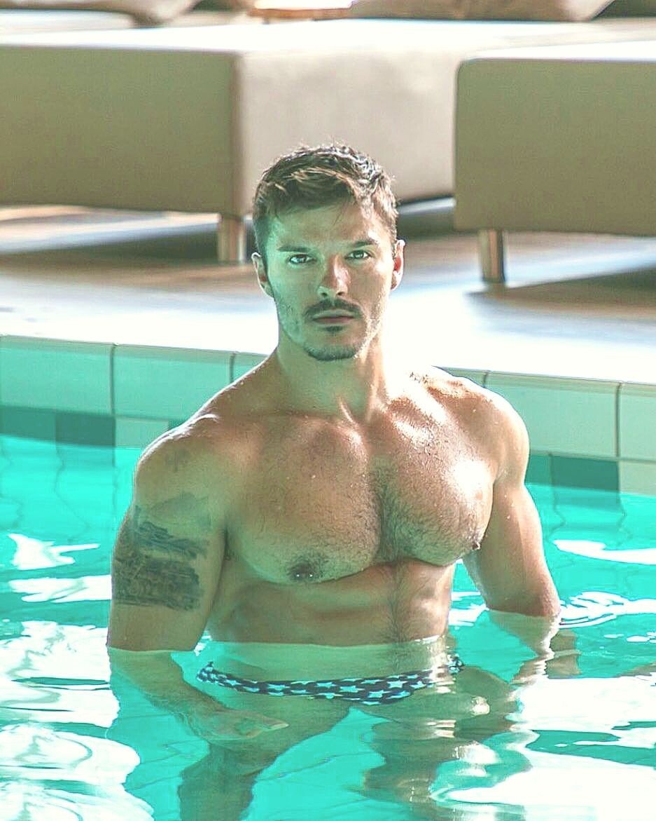 Handsome Spanish Hunk: Johnie Bravo Gjergjek