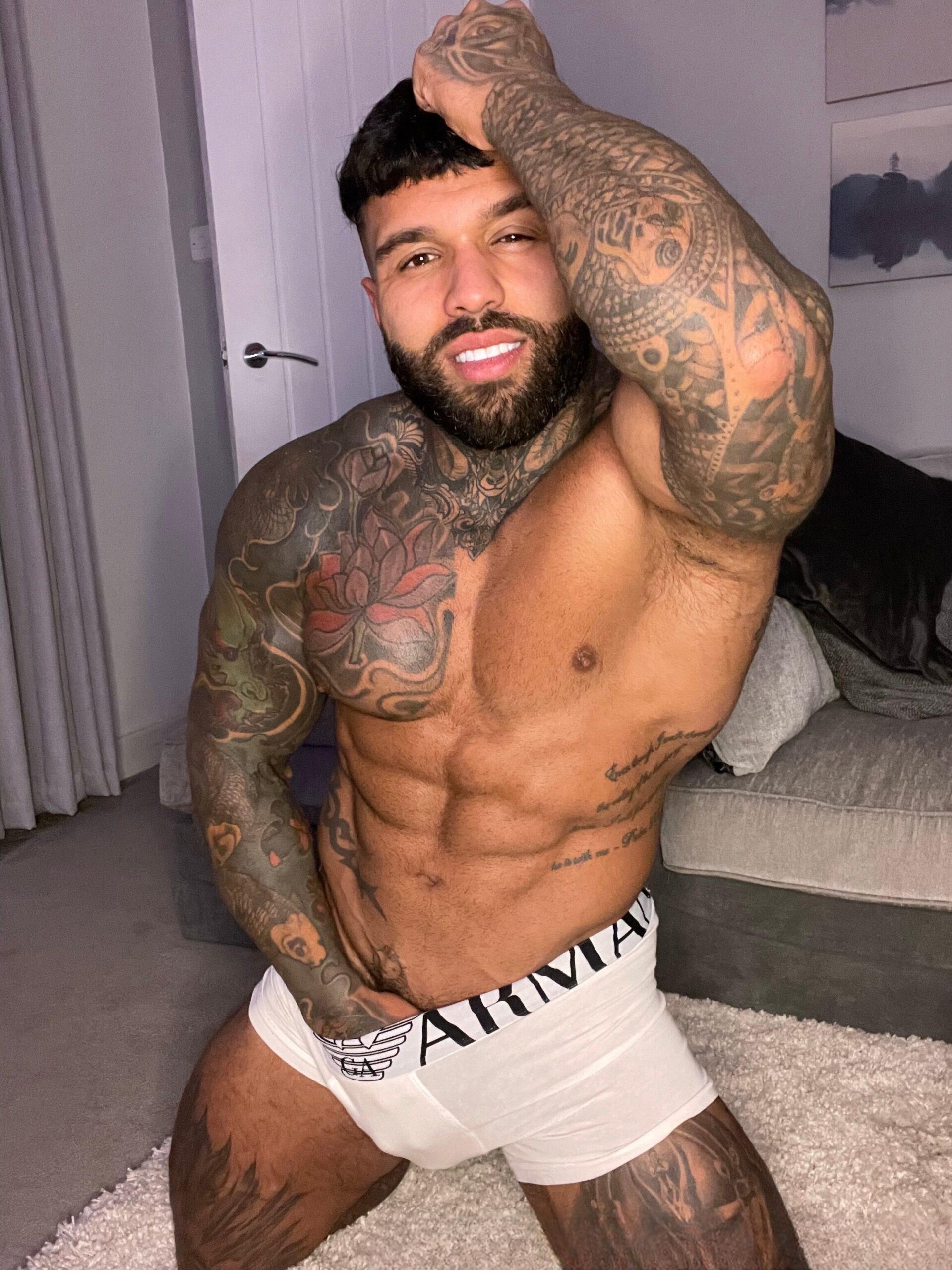 Handsometroyxxl: the bronzed bad boy you’d ride all night