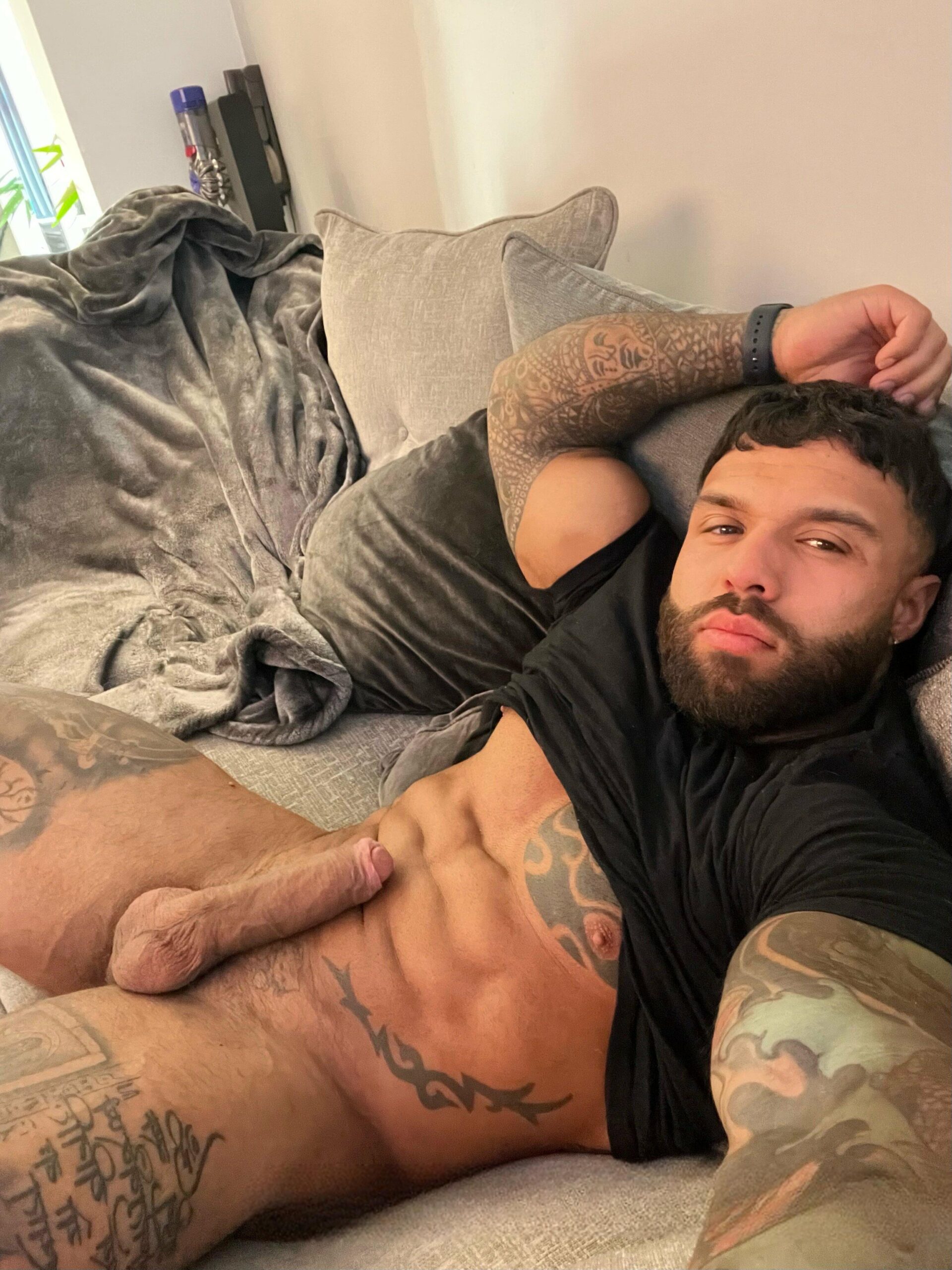 Handsometroyxxl: the bronzed bad boy you’d ride all night