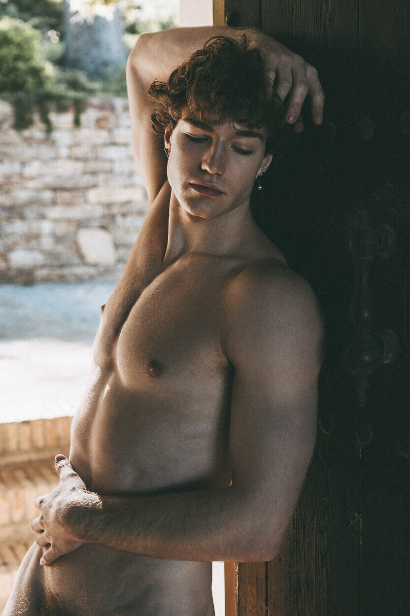 Hazel Hoffman: Wild Curls, Perfect Ass and Bad Boy Eyes