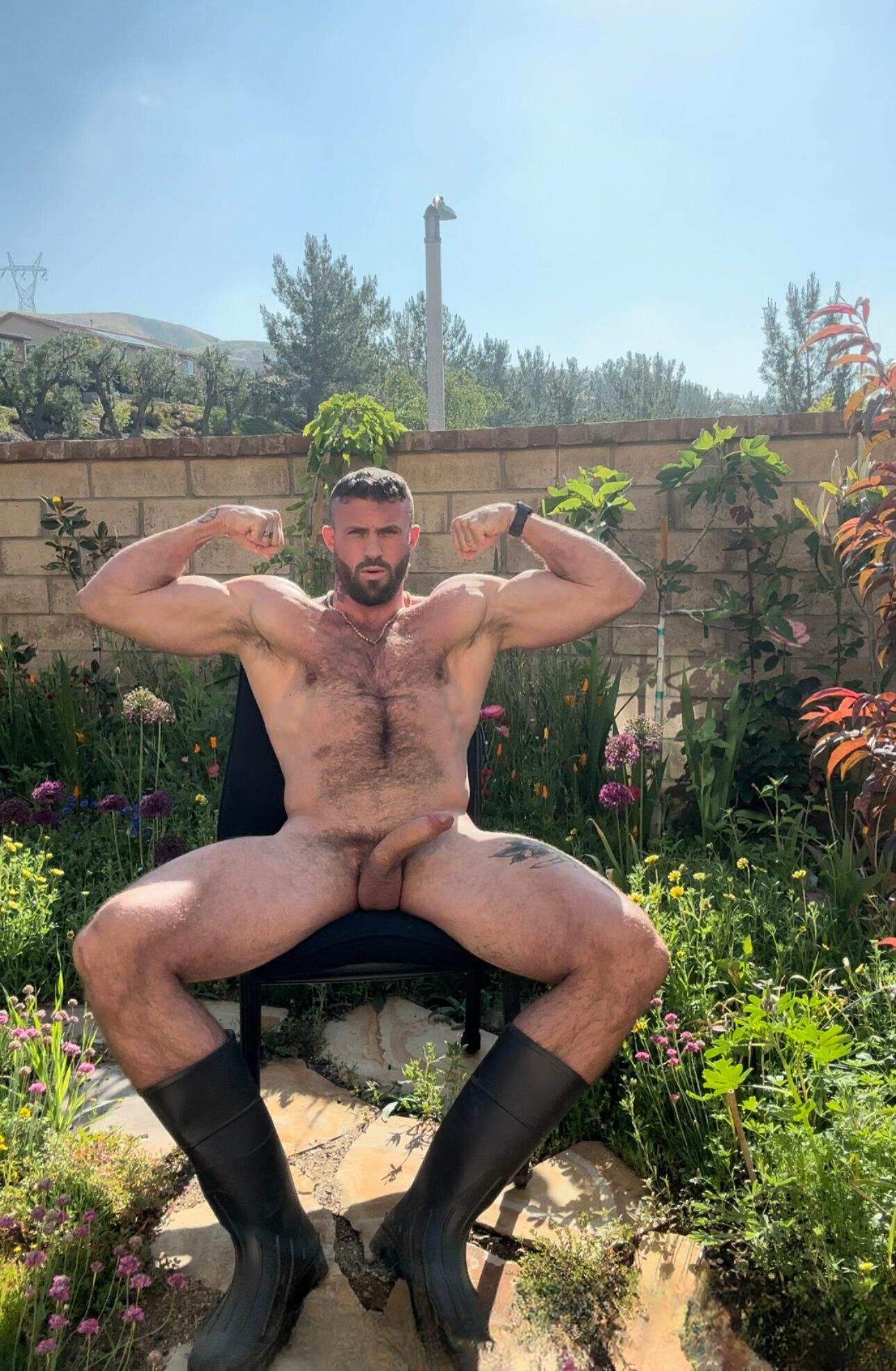 HugeAjax, the muscle beast with a donkey dick