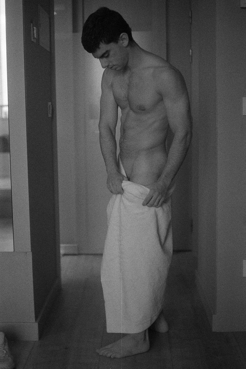 IN MY HOTEL ROOM – Nacho by Jon Ariza