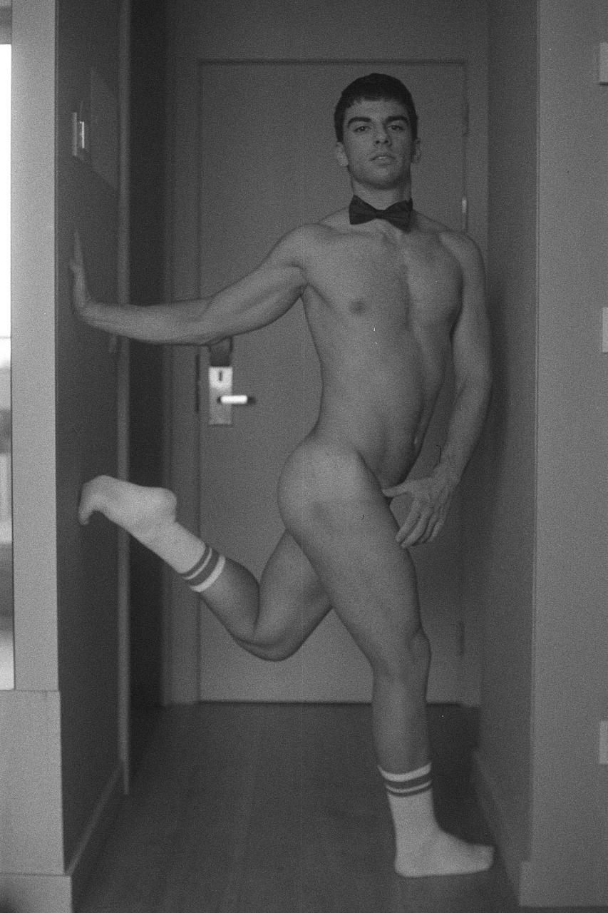 IN MY HOTEL ROOM – Nacho by Jon Ariza