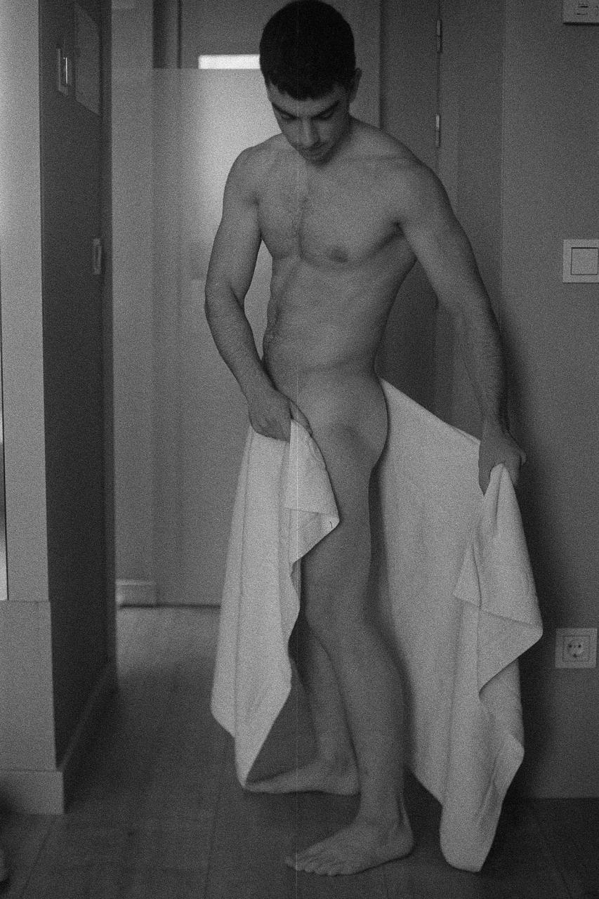 IN MY HOTEL ROOM – Nacho by Jon Ariza