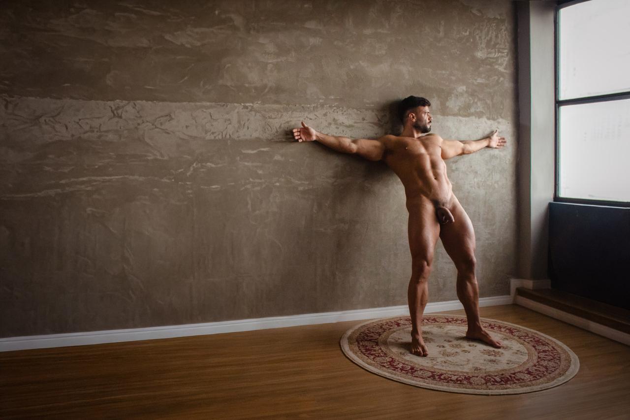 Italo Fassin, the Brazilian bodybuilder with a marble ass