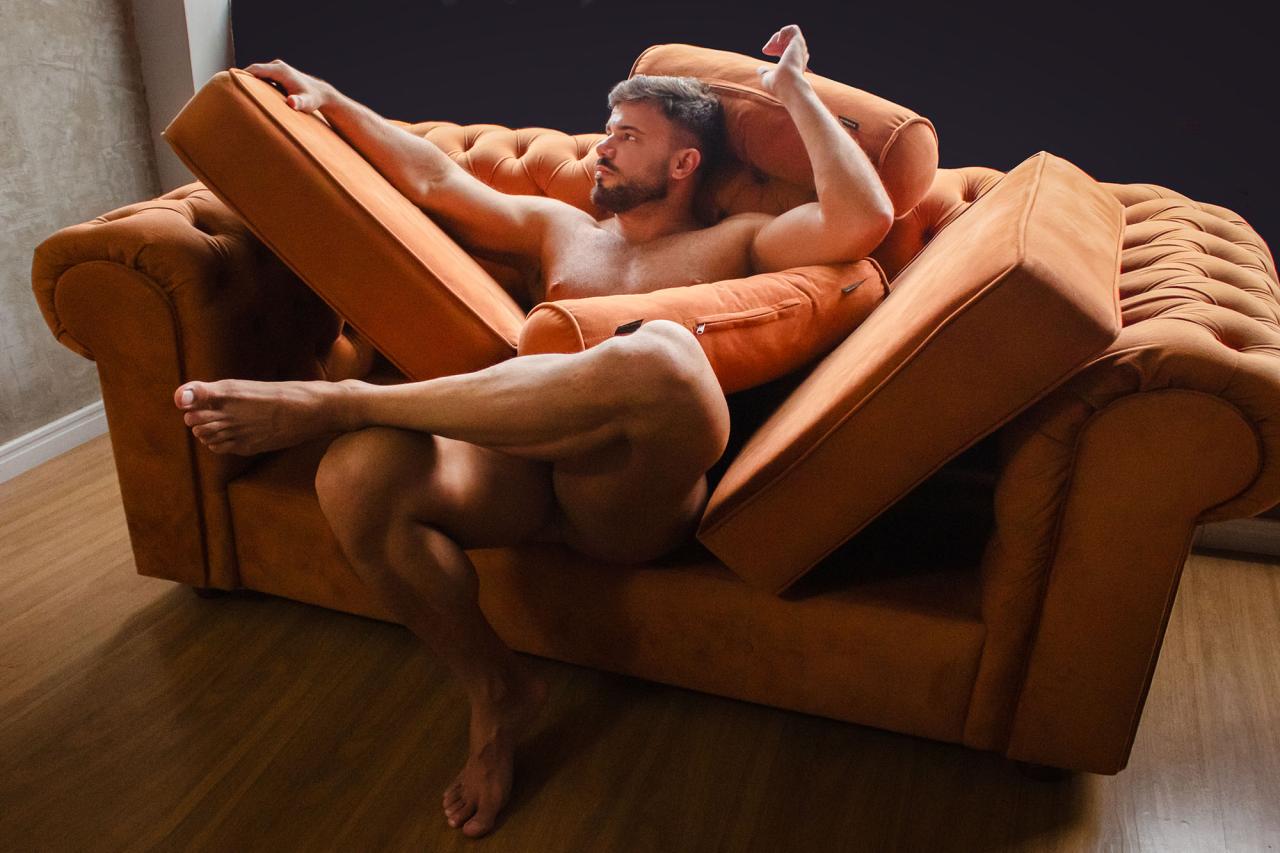 Italo Fassin, the Brazilian bodybuilder with a marble ass