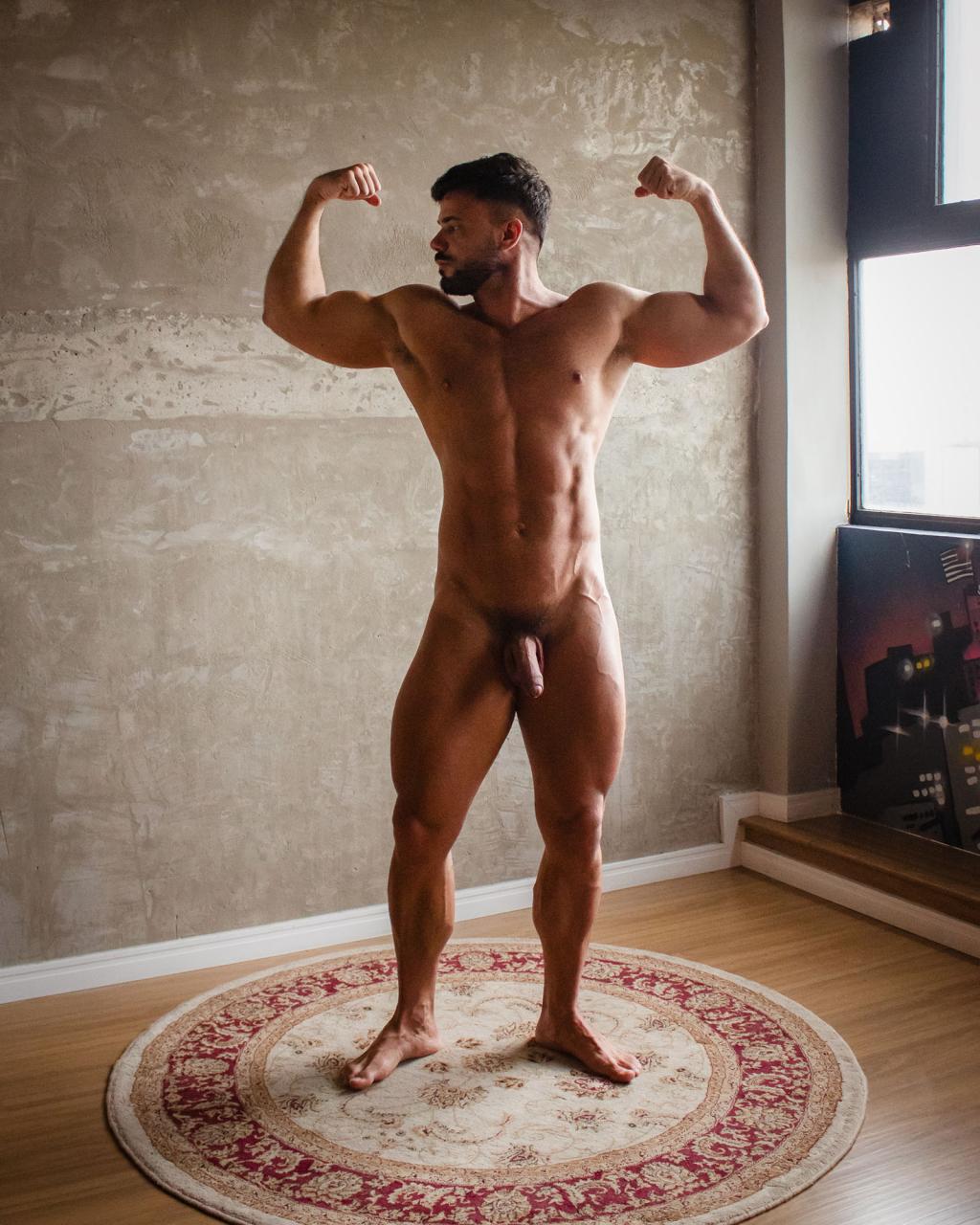 Italo Fassin, the Brazilian bodybuilder with a marble ass