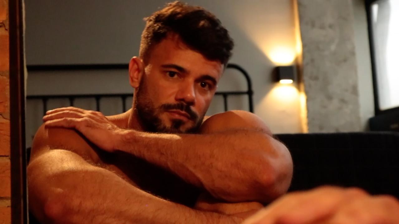 Italo Fassin, the Brazilian bodybuilder with a marble ass