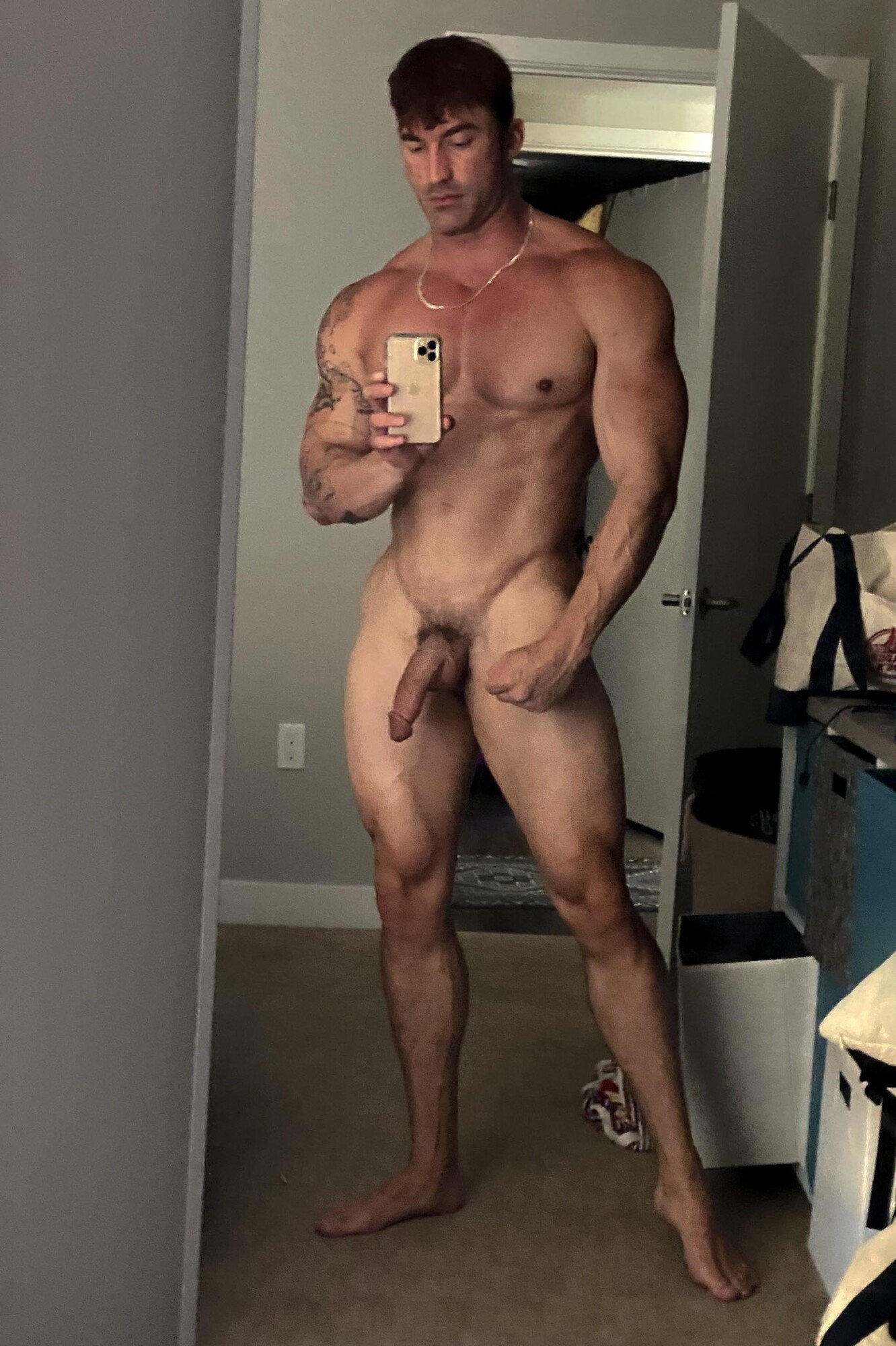 Jett Wayne: The Muscular Revelation that Sets our Senses Aflame!