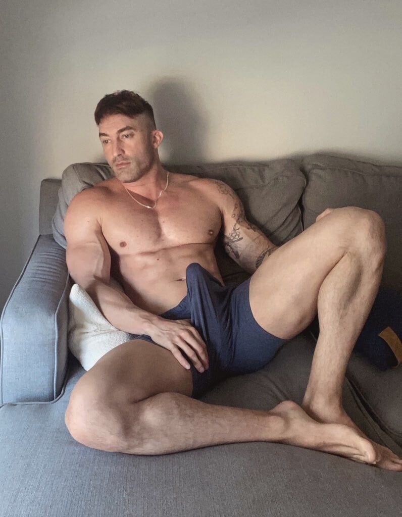 Jett Wayne: The Muscular Revelation that Sets our Senses Aflame!