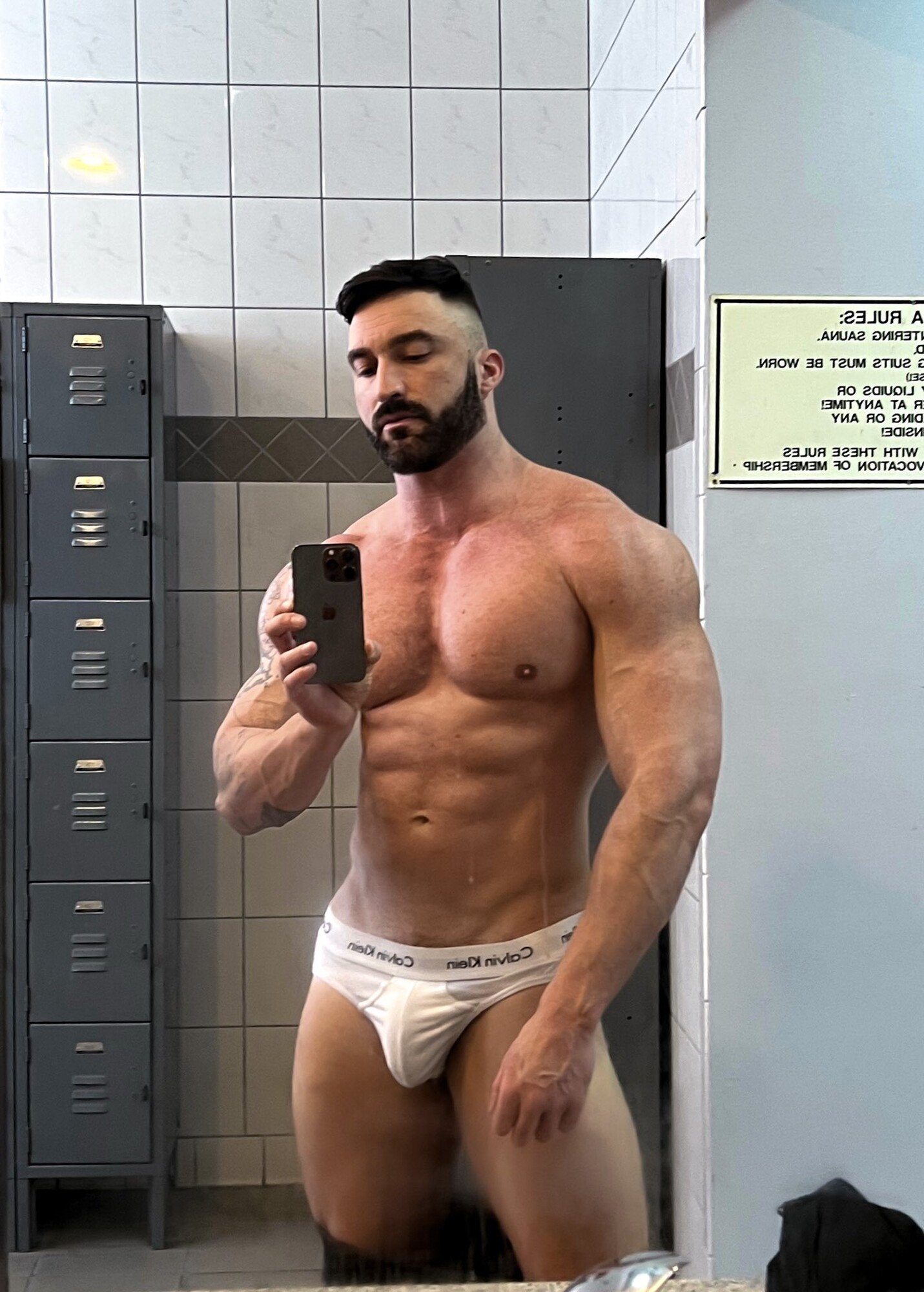 Jett Wayne: The Muscular Revelation that Sets our Senses Aflame!