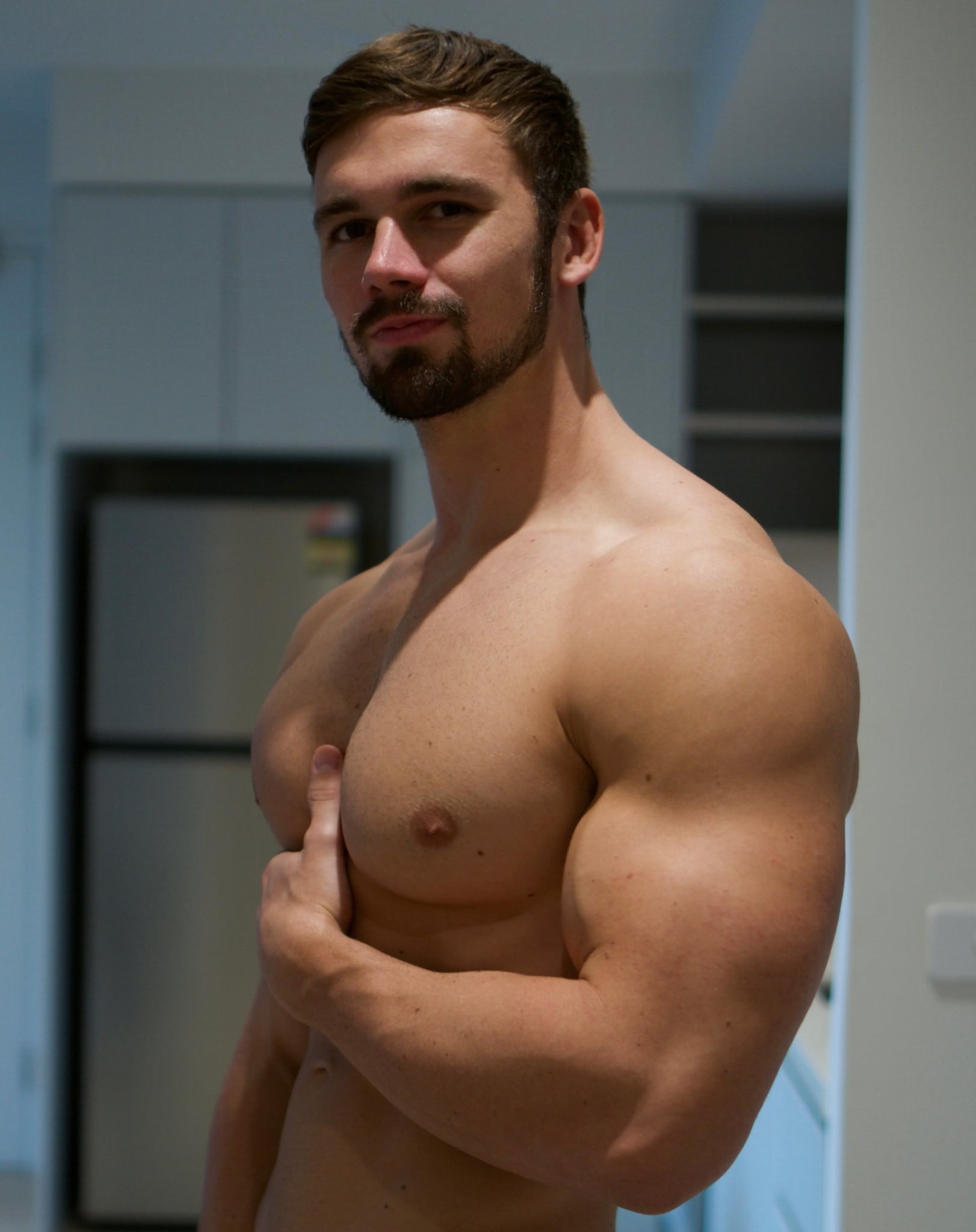 Josh: Handsome Australian Hunk with Massive Pecs