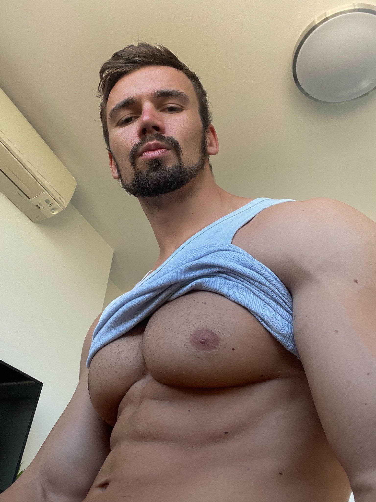 Josh: Handsome Australian Hunk with Massive Pecs
