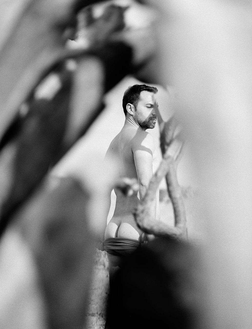 Julen Torres: the Basque guy who strips everything off on the beach and lets you watch