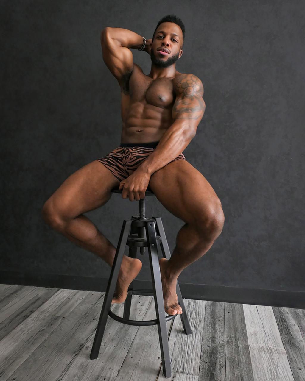Kyle Smiles: The Montreal dancer with a sculpted body who strips it all off with a smile