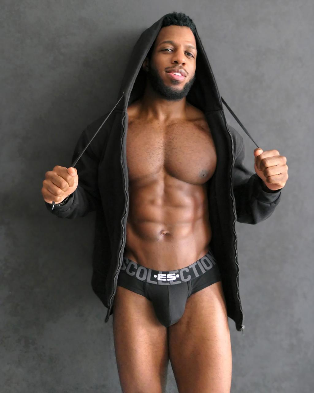 Kyle Smiles: The Montreal dancer with a sculpted body who strips it all off with a smile