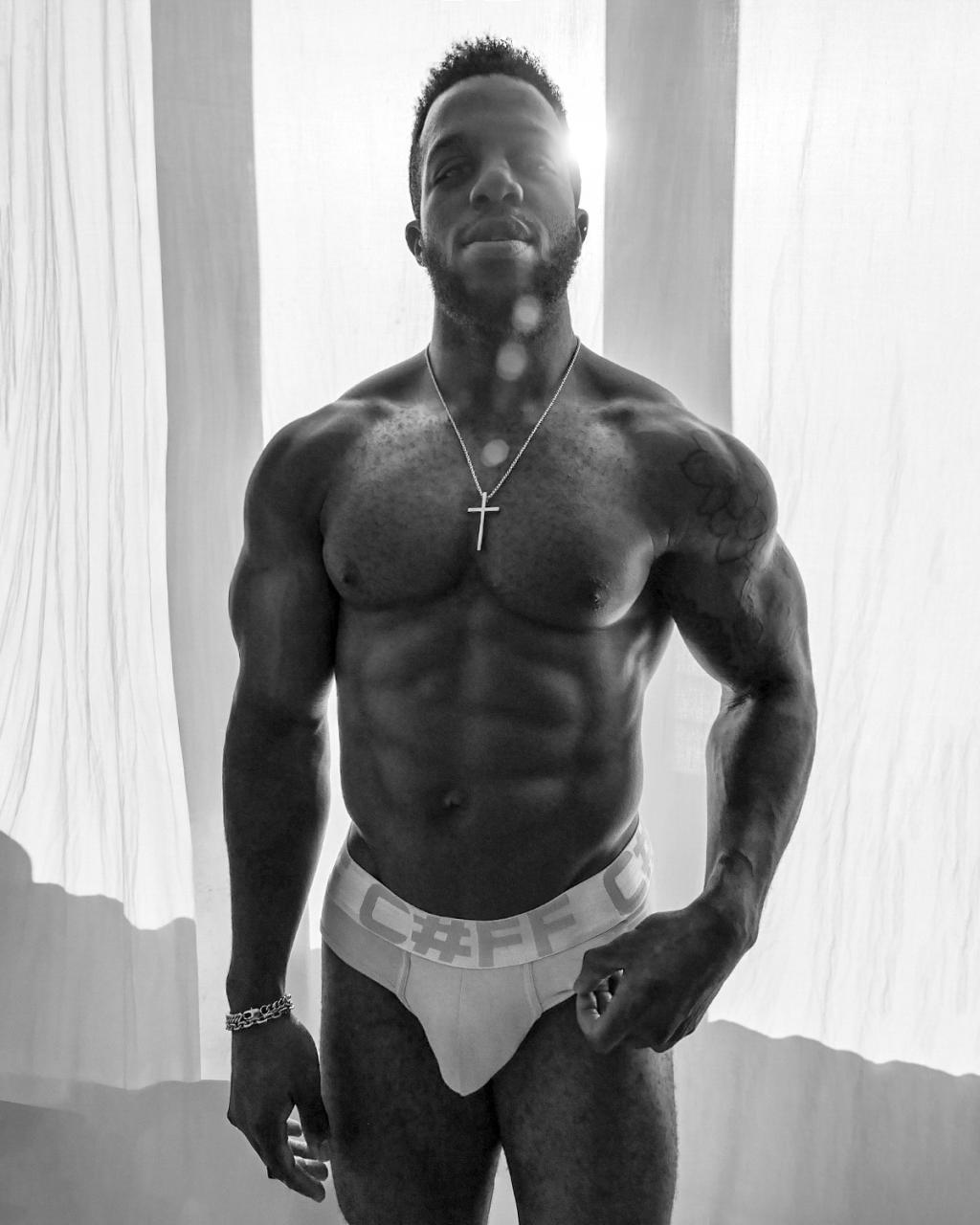 Kyle Smiles: The Montreal dancer with a sculpted body who strips it all off with a smile