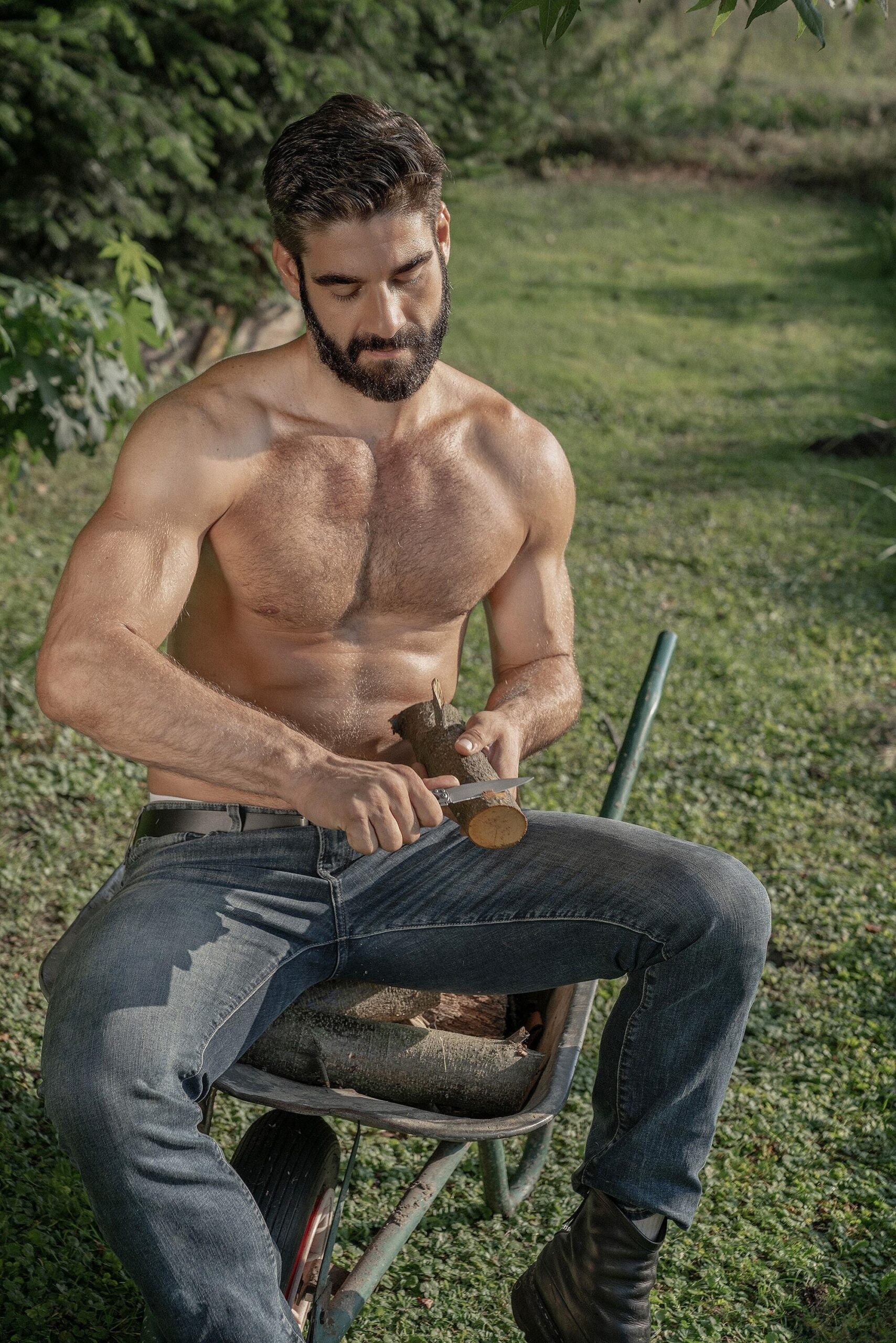Leo, the Sexy Daddy