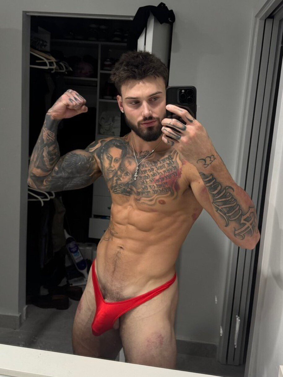 Liam Fitzgerald – The sexy coach we all dream of sweating with
